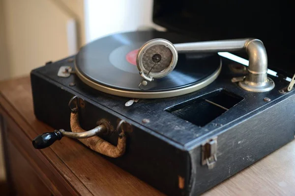 Vintage Grammophon Victrola mit Spinning Platte — Stockfoto