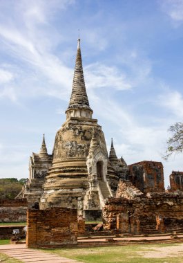Eski pagoda ve mavi gökyüzü
