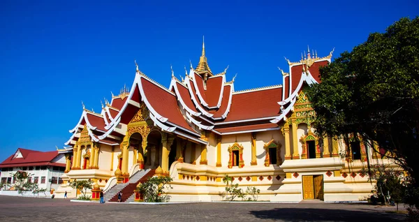 Tempel och blå himmel i Laos, textur bakgrund — Stockfoto