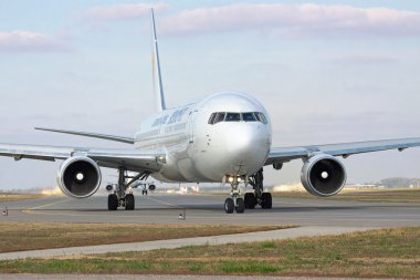 Boeing 767 üstünde uçak pisti