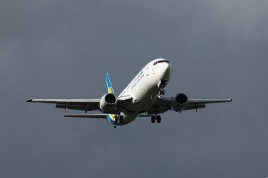Boeing 737 iniyor.