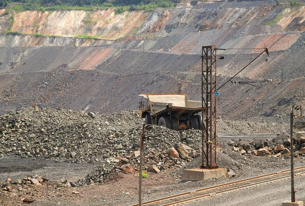 Rudy żelaza górnictwo odkrywkowe — Zdjęcie stockowe