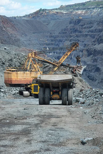 Iron ore mining — Stock Photo, Image