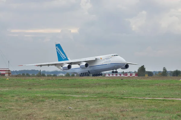 Samolot Antonov-124 ładunku — Zdjęcie stockowe