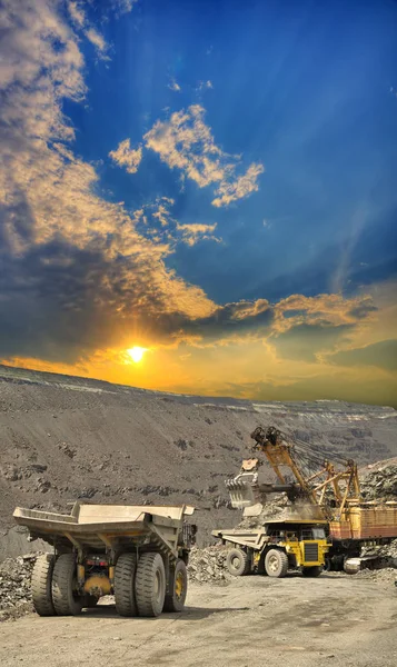 Minería de mineral de hierro —  Fotos de Stock