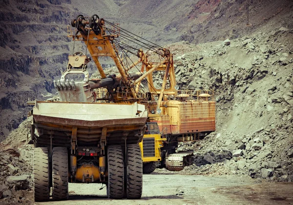 Iron ore mining — Stock Photo, Image