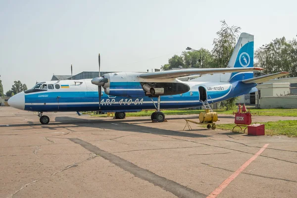 Antonov An-24rv yolcu uçağı — Stok fotoğraf