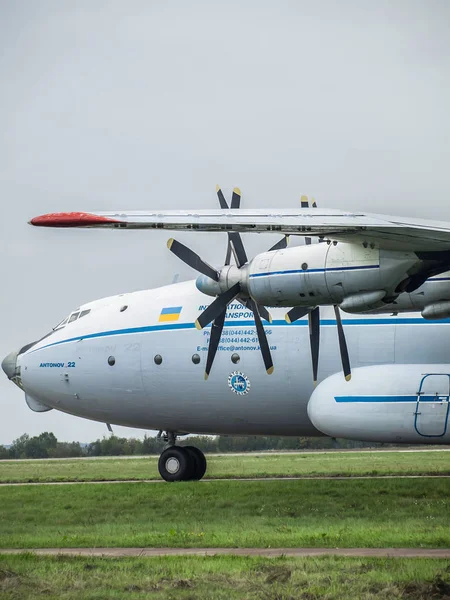 安东诺夫安-22 运输机 — 图库照片