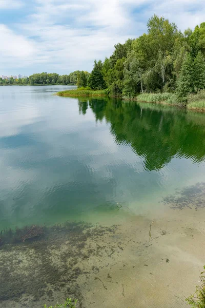 Wunderschöne Seenlandschaft — Stockfoto