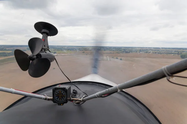 Small plane in flight — Stock Photo, Image