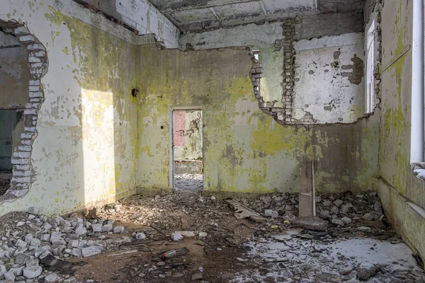 Ruinen verlassener Gebäude — Stockfoto