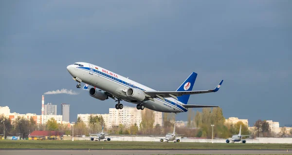 Київська Область Україна Жовтня 2019 Зліт Авіакомпанії Belavia Boeing 737 — стокове фото