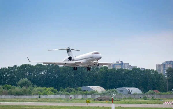 Business Jet Final Approach Landing Runway — Stock Photo, Image