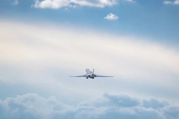 Business Jet Retracting Gear Tajeoff — Stock Photo, Image