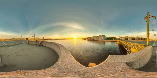 Palace bridge. St. Petersburg. Vita nätter. Soluppgång. Ryssland. — Stockfoto