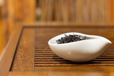 Chahe siyah çay masaya içme Çin çay için. Geleneksel Çince çay içme töreni. 