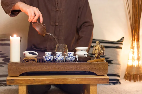 Master ile geleneksel Çince töreni için tablo