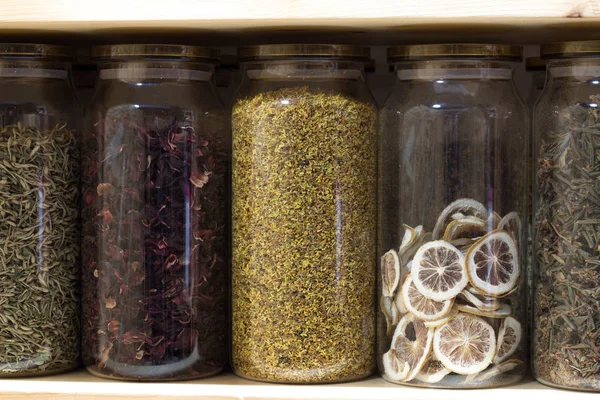 Çin çayı, carcade ve raf kuru limon ile kavanoz