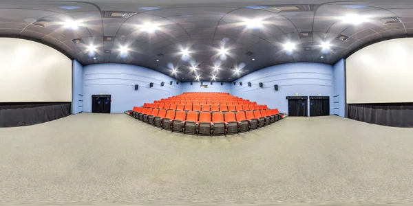 Panorama esférico 3D com ângulo de visão 360. Pronto para realidade virtual ou VR. Projeção total equiretangular. Interior da sala de cinema . — Fotografia de Stock