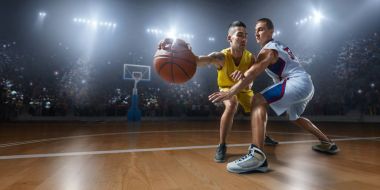 Basketbolcular büyük profesyonel arenada