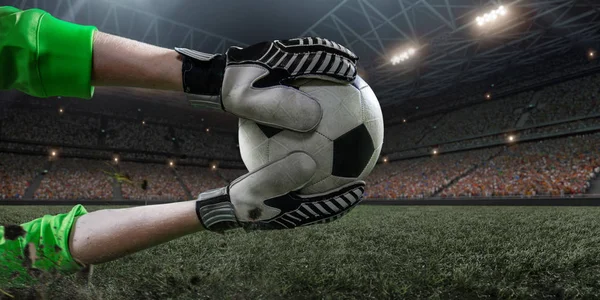 Fußballtorwart fängt einen Ball — Stockfoto