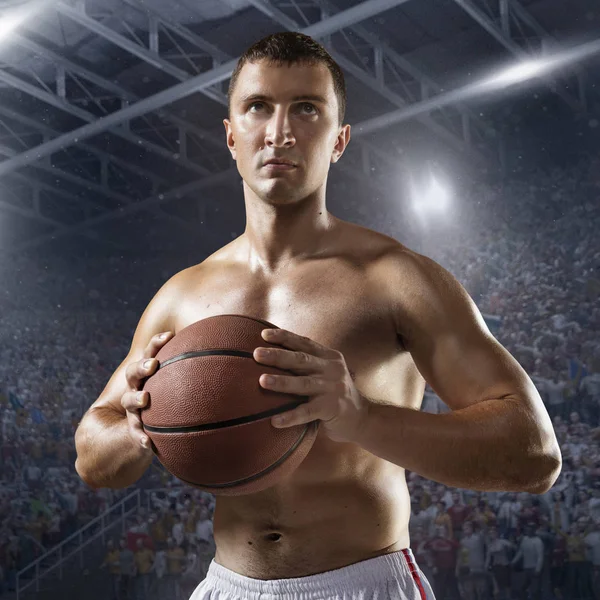 Basketball player hold a ball on professional arena — Stock Photo, Image