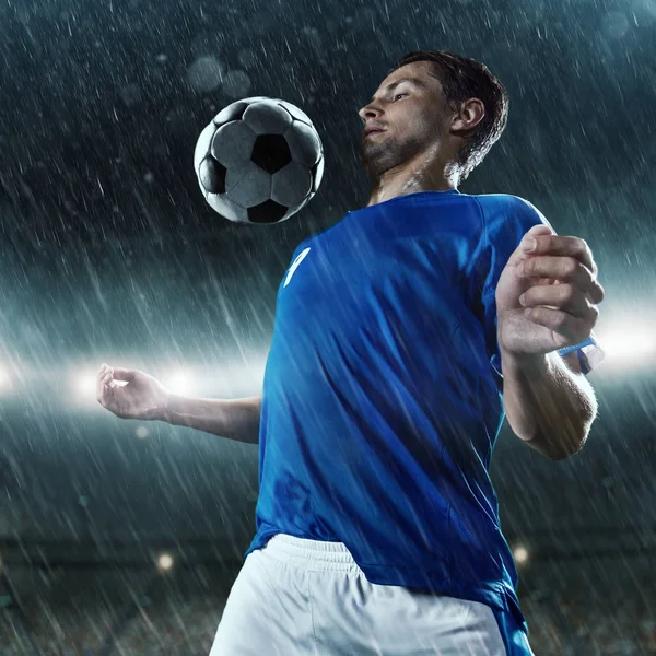 Soccer player performs an action play on a professional stadium — Stock Photo, Image