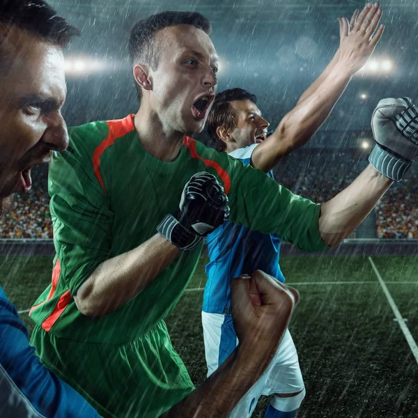 Jugadores de fútbol felices después de la victoria — Foto de Stock