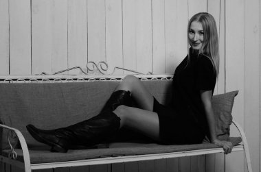 Güzel seksi sarışın stüdyo siyah beyaz