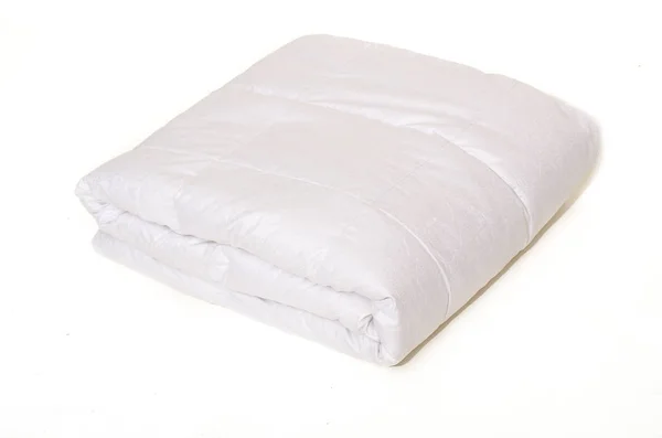 Penutup Duvet Putih Rolled Pada Latar Belakang Putih Terisolasi — Stok Foto