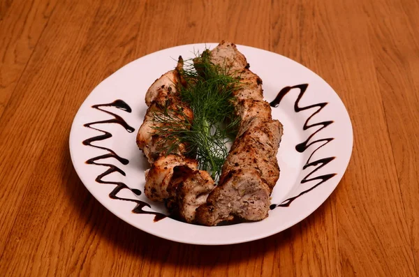 Delizioso satay di pollo sugli spiedini. Yakitori — Foto Stock