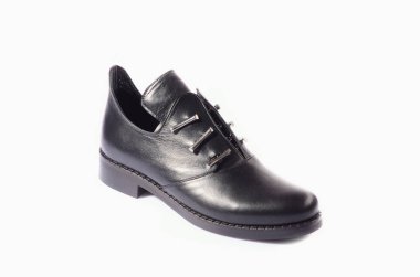 Beyaz arka plan üzerinde izole yeni yürüyüş botları çifti