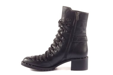 Beyaz arka planda kadın ayakkabıları