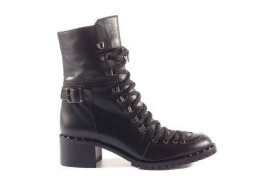 Beyaz arka planda kadın ayakkabıları