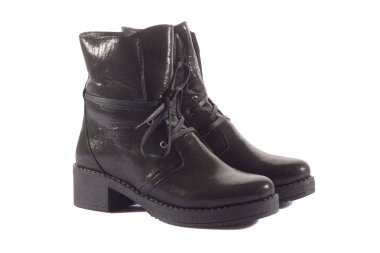 Beyaz arka planda kadın ayakkabıları