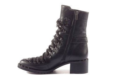 Beyaz arka planda kadın ayakkabıları