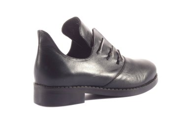 Beyaz arka planda kadın ayakkabıları