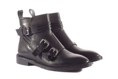 Beyaz arka planda kadın ayakkabıları