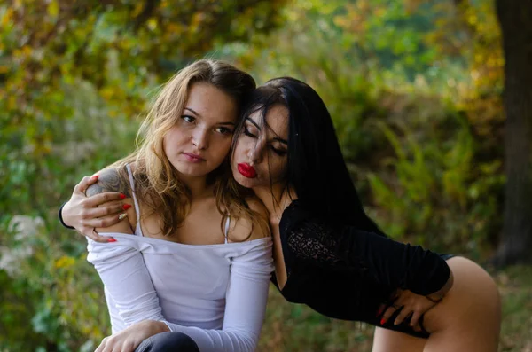 Two Sexy Young Girls Wearing White Black Bodysuits Posing River — Stockfoto