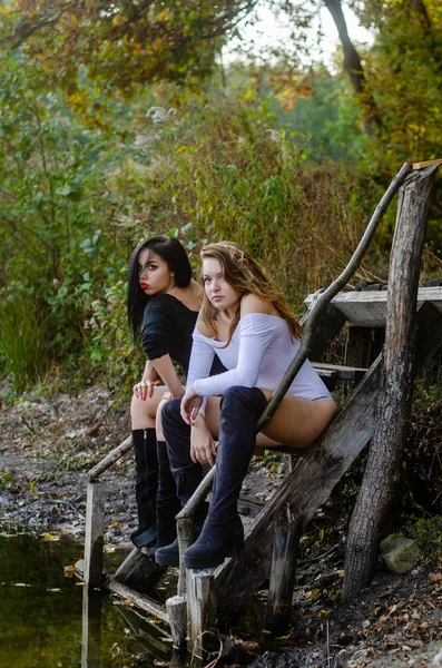 Two Sexy Young Girls Wearing White Black Bodysuits Posing River — Stock Photo, Image