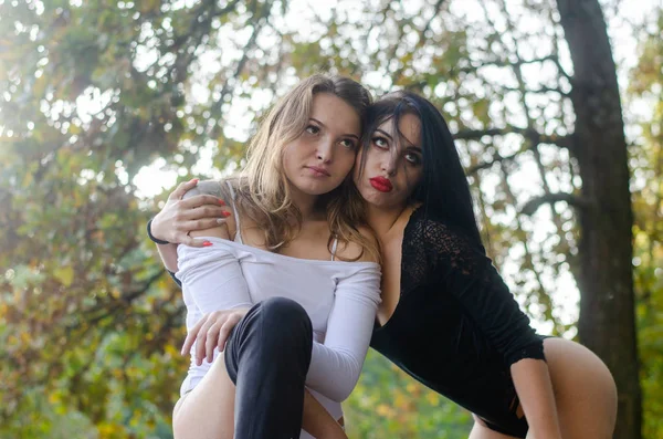 Two Sexy Young Girls Wearing White Black Bodysuits Posing River — Stock Photo, Image