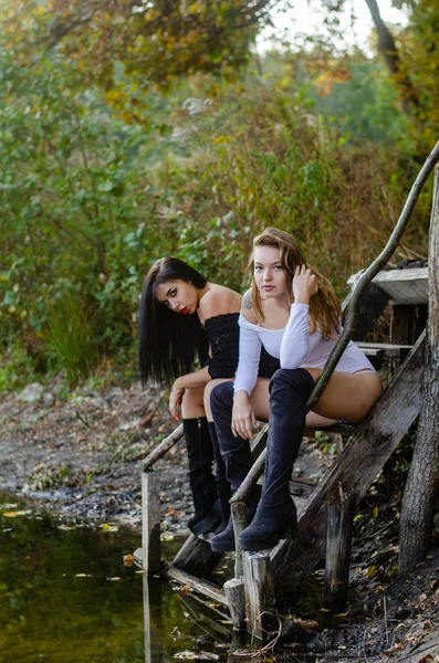 Two Sexy Young Girls Wearing White Black Bodysuits Posing River — Stock Photo, Image