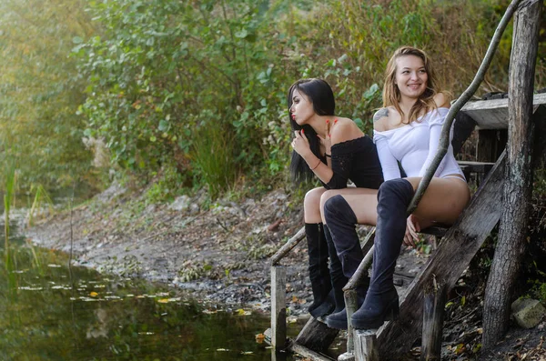 Two Sexy Young Girls Wearing White Black Bodysuits Posing River — Stock Photo, Image
