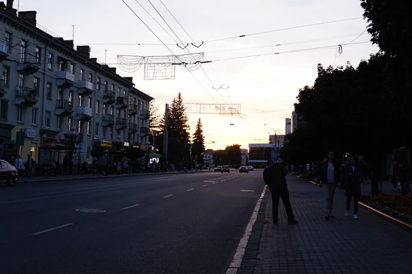 Akşamları Şehrin Sokak Manzarası — Stok fotoğraf