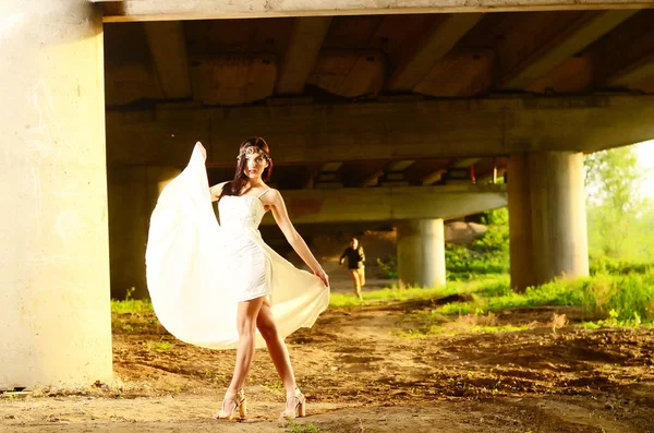 Young Beautiful Woman Fashionable Dress Posing Outdoors — Stock Photo, Image