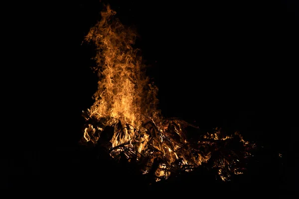 Night campfire with available space at left side. — Stock Photo, Image