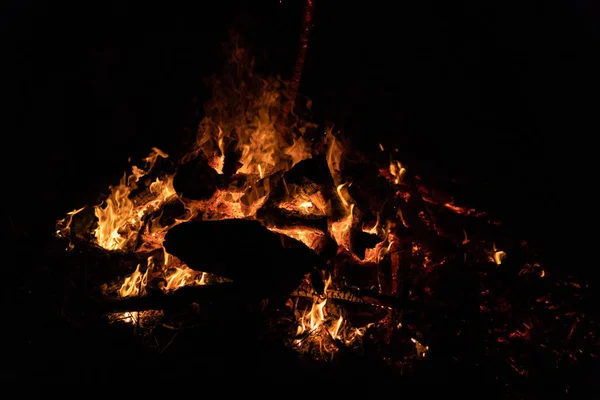 Night campfire with available space at left side. — Stock Photo, Image