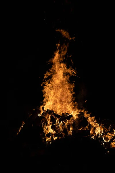 Night campfire with available space at left side. — Stock Photo, Image