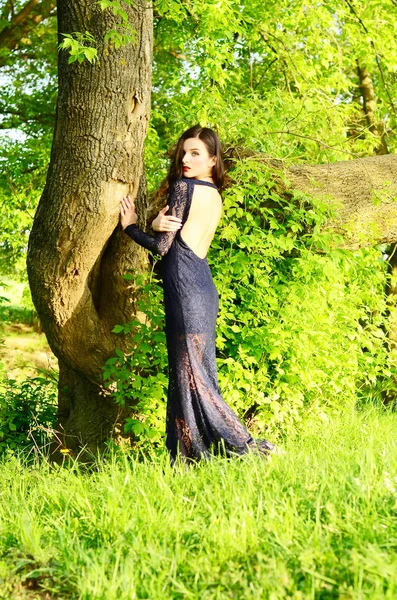 Junge Schöne Frau Modischem Kleid Posiert Freien — Stockfoto