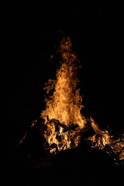 Night campfire with available space at left side. — Stock Photo, Image